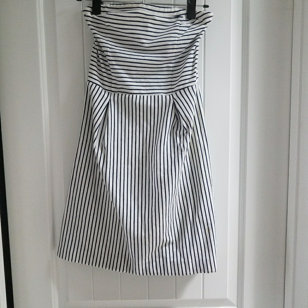 XS navy and white strapless dress